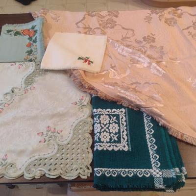 Assorted Table Linens- Round Cloth, Runner, Napkins, etc.