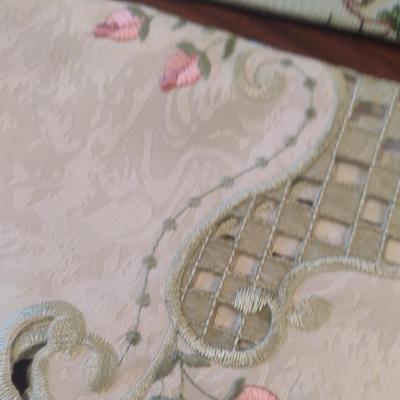 Assorted Table Linens- Round Cloth, Runner, Napkins, etc.