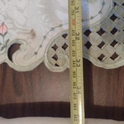 Assorted Table Linens- Round Cloth, Runner, Napkins, etc.
