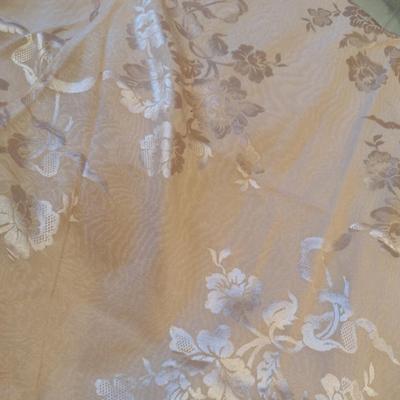 Assorted Table Linens- Round Cloth, Runner, Napkins, etc.