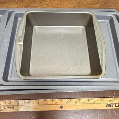 Sale Photo Thumbnail #535: 6 items from Chefmate: 2 13" x 9" pans, 2 15" x 10" pans, and 2 17" 11" pans; also a 8" x 8" brownie pan by Good Cooks.  All in great condition, no rust or dents/dings.