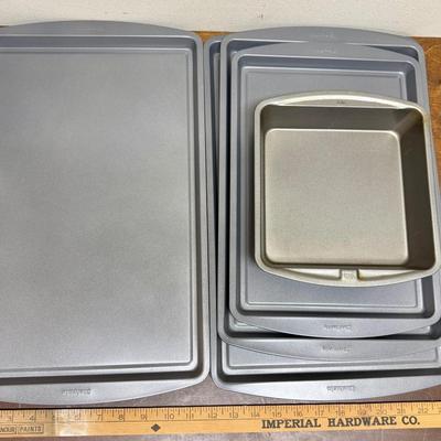 Sale Photo Thumbnail #534: 6 items from Chefmate: 2 13" x 9" pans, 2 15" x 10" pans, and 2 17" 11" pans; also a 8" x 8" brownie pan by Good Cooks.  All in great condition, no rust or dents/dings.