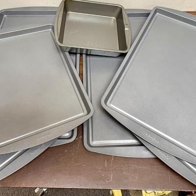 Sale Photo Thumbnail #533: 6 items from Chefmate: 2 13" x 9" pans, 2 15" x 10" pans, and 2 17" 11" pans; also a 8" x 8" brownie pan by Good Cooks.  All in great condition, no rust or dents/dings.