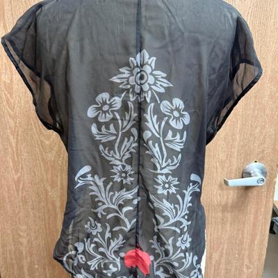 Sale Photo Thumbnail #238: size M, mannequin is a size 8 for reference. In fair condition, with some fading.