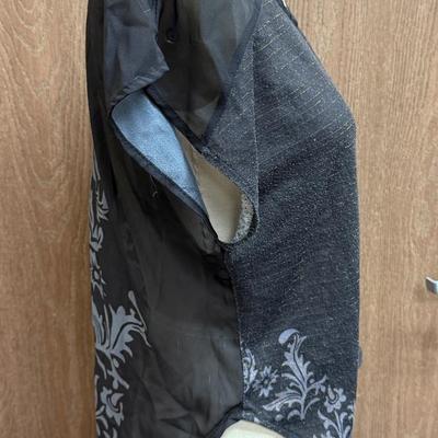 Sale Photo Thumbnail #243: size M, mannequin is a size 8 for reference. In fair condition, with some fading.