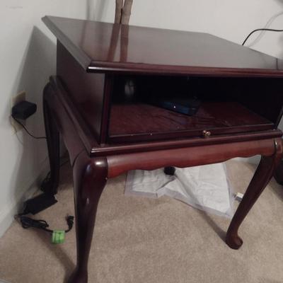 Wooden Media Stand with Pull Out Shelf