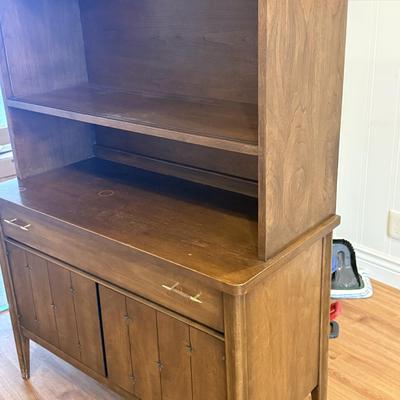 Beautiful Vintage China Hutch