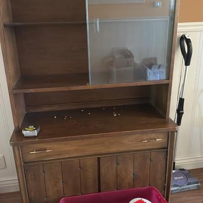 Beautiful Vintage China Hutch