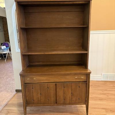 Beautiful Vintage China Hutch