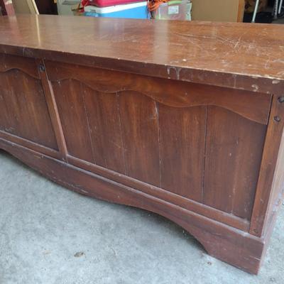 Lane Cedar Lined Blanket Chest with Key