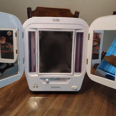 Jerdon Tri-Fold Lighted Mirror