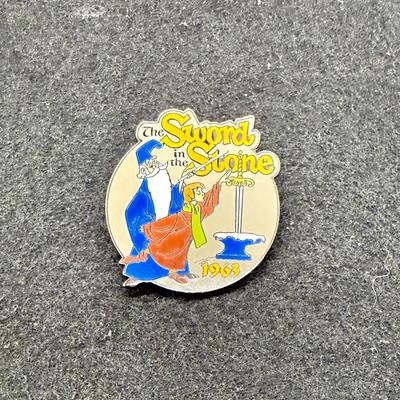 Sale Photo Thumbnail #488: Collectible Disney Fotoball trading pin, #61 of 101.  Perfect, like new condition.