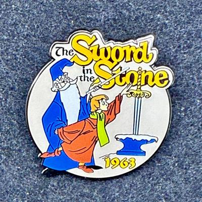 Sale Photo Thumbnail #489: Collectible Disney Fotoball trading pin, #61 of 101.  Perfect, like new condition.