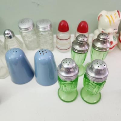 Nice Collection of Salt & Pepper Shakers Vasaline Uranium , Fish , Seahorses, Corn, Lighthouse, Pigs, Dutch boy Dutch girl