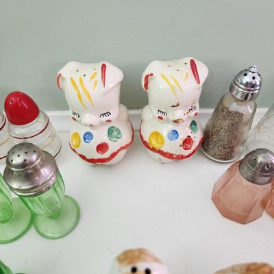 Nice Collection of Salt & Pepper Shakers Vasaline Uranium , Fish , Seahorses, Corn, Lighthouse, Pigs, Dutch boy Dutch girl