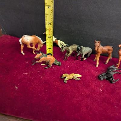 Array Of Animal Horses Several Materials Used #47
