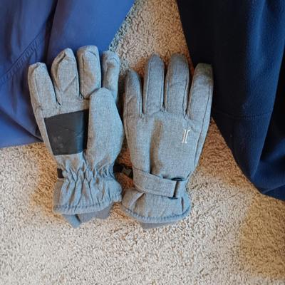 MEN'S JACKETS (3X AND XL) PLUS GLOVES