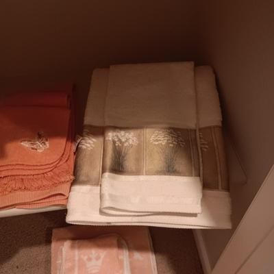 TOWELS, PILLOW CASES, QUEEN & TWIN SHEETS