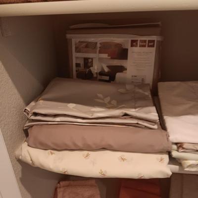 TOWELS, PILLOW CASES, QUEEN & TWIN SHEETS