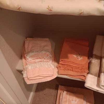 TOWELS, PILLOW CASES, QUEEN & TWIN SHEETS