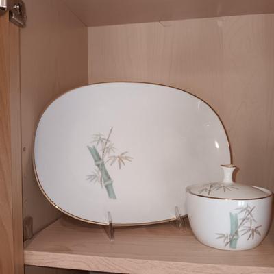 NORITAKE DINNERWARE SERVICE FOR 12 WITH EXTAS