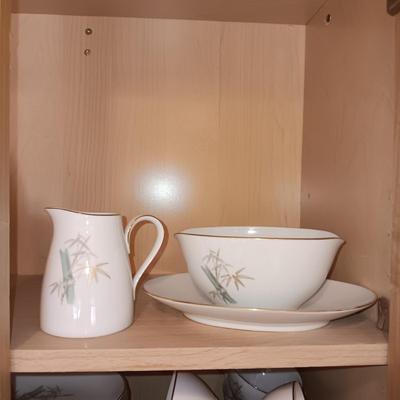NORITAKE DINNERWARE SERVICE FOR 12 WITH EXTAS
