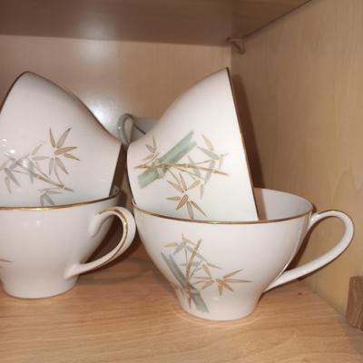 NORITAKE DINNERWARE SERVICE FOR 12 WITH EXTAS