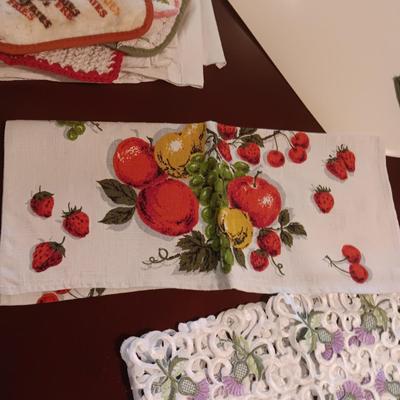 KITCHEN LINENS