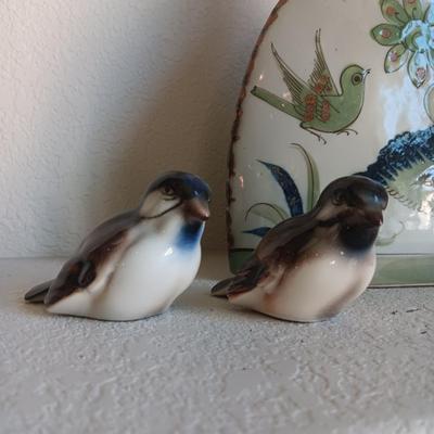 BIRD FIGURINES AND A CLAY VASE WITH BIRDS