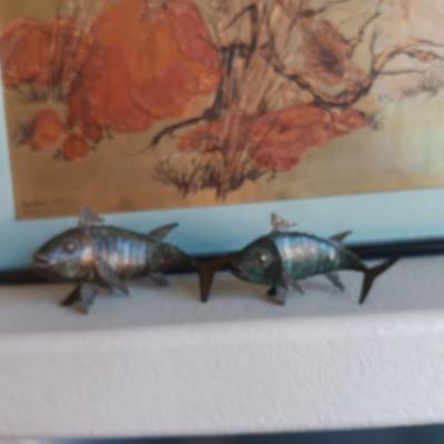2 METAL FISH THAT ARE HINGED TO GIVE THE APPEARANCE OF MOVING
