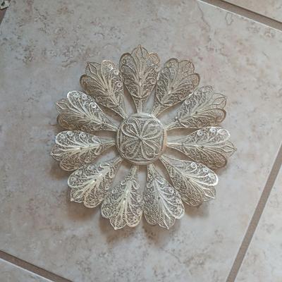 LIVE PLANT, METAL WALL HANGING, BATH RUG AND MORE