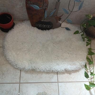 LIVE PLANT, METAL WALL HANGING, BATH RUG AND MORE