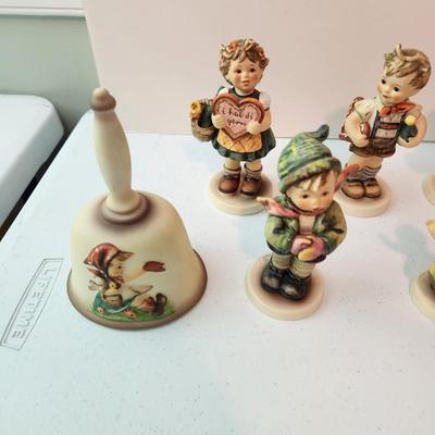 Lot of 12 Goebel Hummels Figurines & Bell