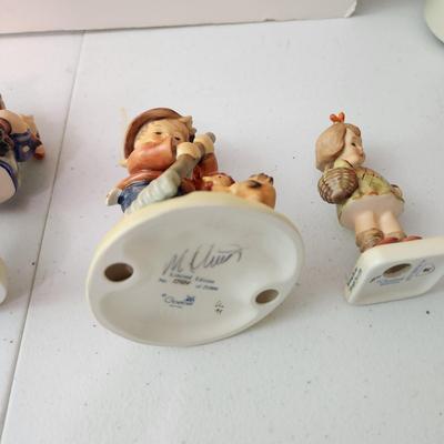 Lot of 12 Goebel Hummels Figurines & Bell