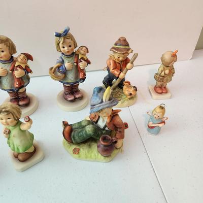 Lot of 12 Goebel Hummels Figurines & Bell