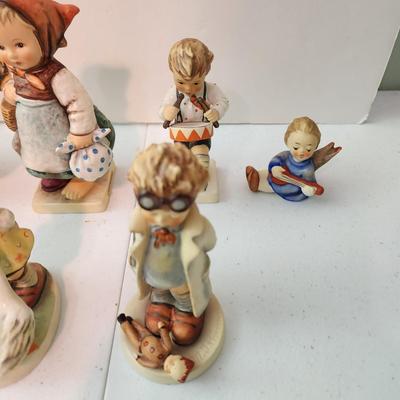 Lot of 13 Goebel Hummels Figurines