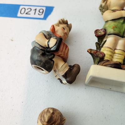 Lot of 13 Goebel Hummels Figurines