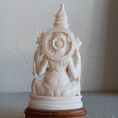 HAND CARVED HINDU DEITY AND AN AGATE