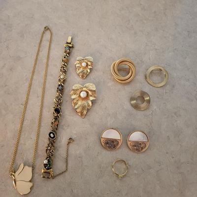 GOLDETTE BRACELET AND OTHER GOLD TONE JEWELRY