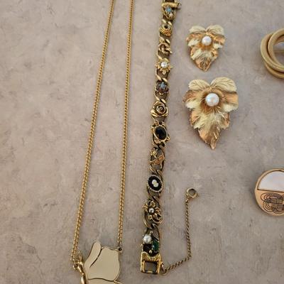 GOLDETTE BRACELET AND OTHER GOLD TONE JEWELRY