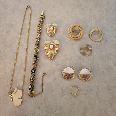 GOLDETTE BRACELET AND OTHER GOLD TONE JEWELRY
