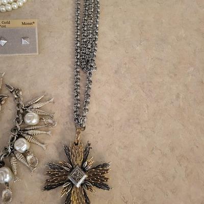 VINTAGE COSTUME JEWELRY