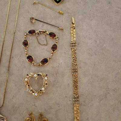A VARIETY OF GOLD-TONE JEWELRY