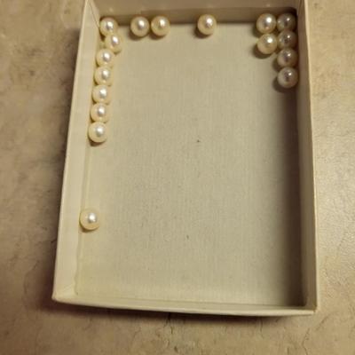 VINTAGE JEWELRY, GENUINE PEARLS AND 2 JEWELRY BOXES