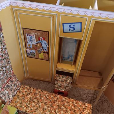 BARBIE GOES TO COLLEGE VINTAGE PLAY SET