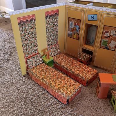 BARBIE GOES TO COLLEGE VINTAGE PLAY SET
