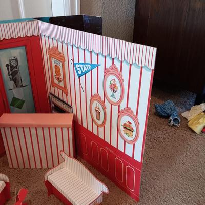 BARBIE GOES TO COLLEGE VINTAGE PLAY SET