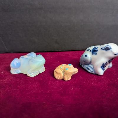 Gordon Poncho Carved Frog Opal Stone Frog Porcelain Shaker Frog #77