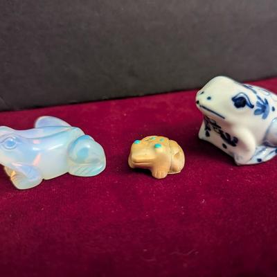 Gordon Poncho Carved Frog Opal Stone Frog Porcelain Shaker Frog #77