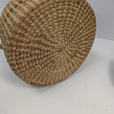 Vintage Woven Sweet Grass Basket Lidded Basket With Handle